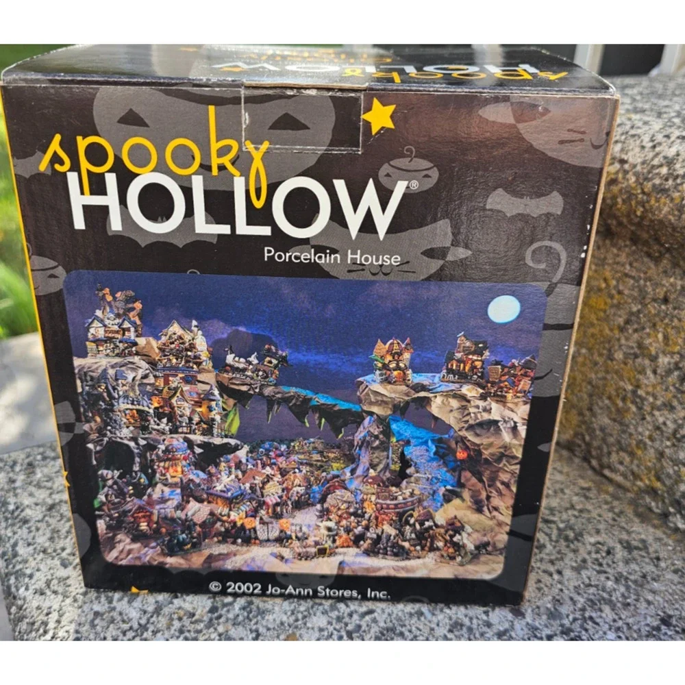 Spooky Hollow Porcelain House Halloween Haunted W/ Light Ghostly Hotel 2002